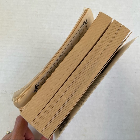 A Feast for Crows Games Of Thrones By George RR Martin Paperback Book - Picture 7 of 8